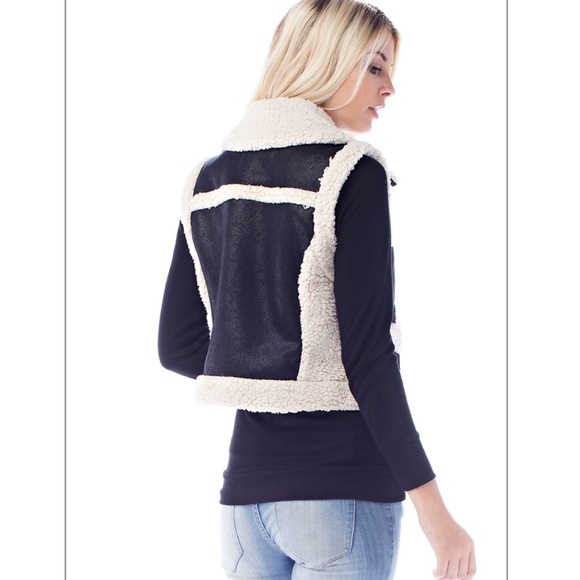 ✨Black Suede & Cream Faux Shearling Vest✨ - Picture 4 of 6